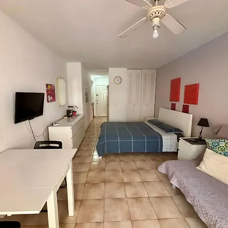 The Smooth Breeze - 401 Los Cristianos (Tenerife)